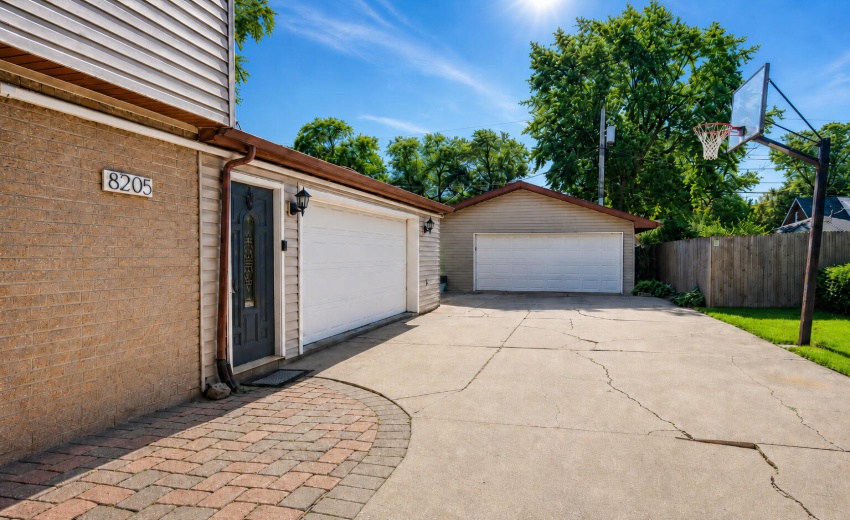 8205 Oakwood Ave, Munster, IN 4