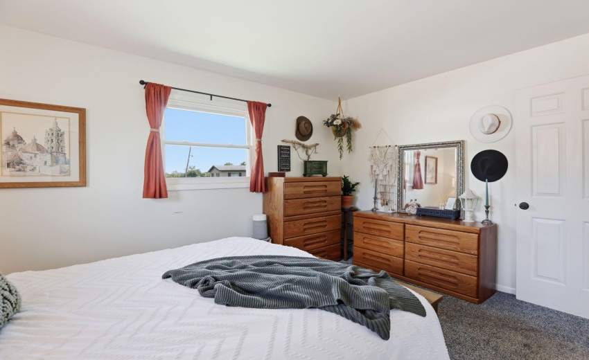 24-web-or-mls-520-e-pike-st