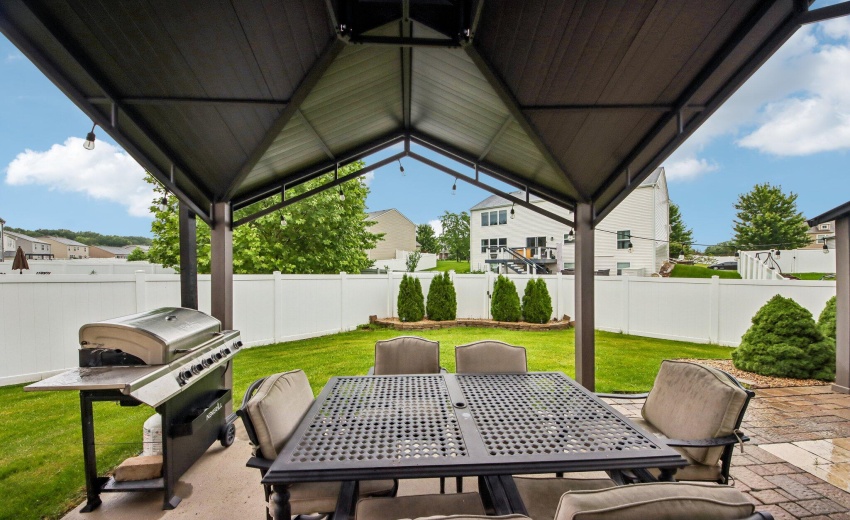 55-web-or-mls-E 130th Ln-S2206-055