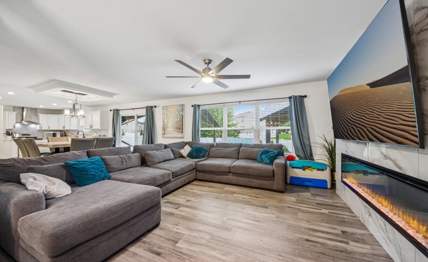 8-web-or-mls-E 130th Ln-S2206-008