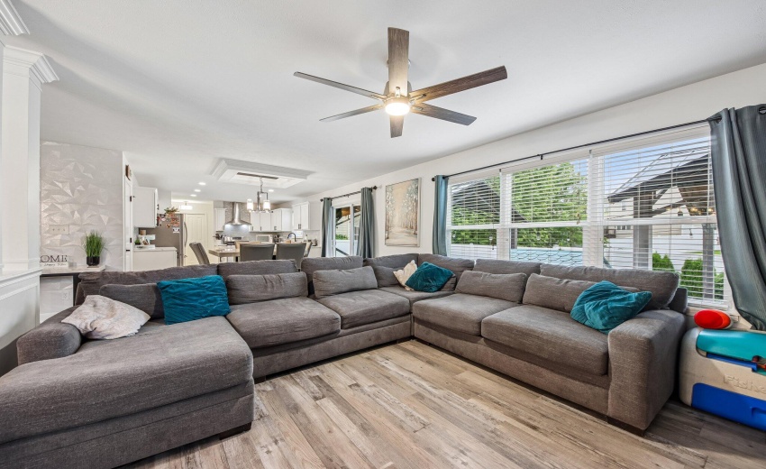 9-web-or-mls-E 130th Ln-S2206-009