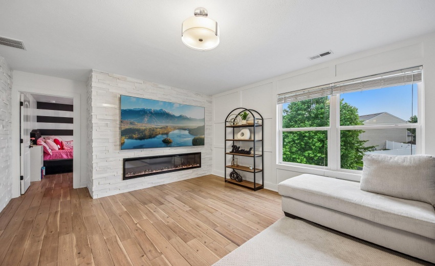 25-web-or-mls-E 130th Ln-S2206-025