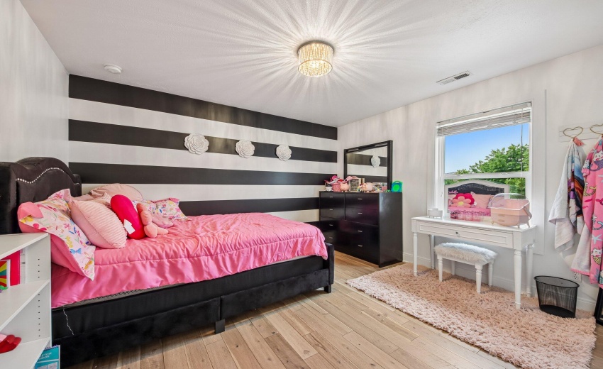 28-web-or-mls-E 130th Ln-S2206-028