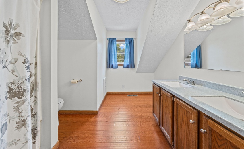 32-web-or-mls-201heritage-47