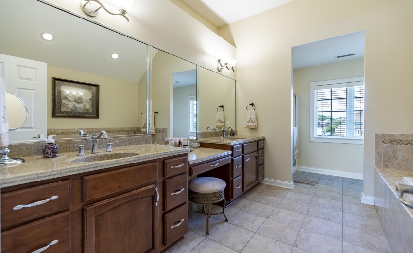 930 Stonebridge Dr-58