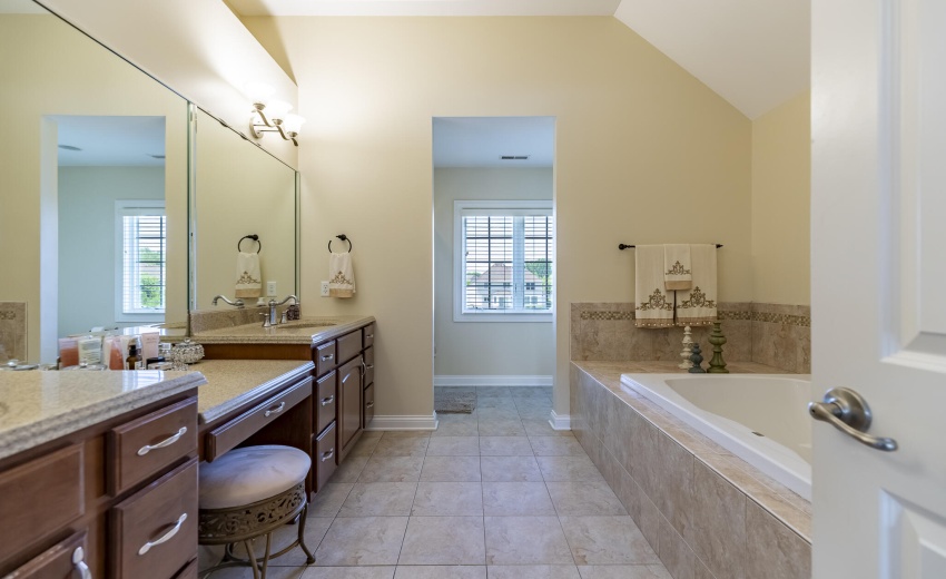 930 Stonebridge Dr-59