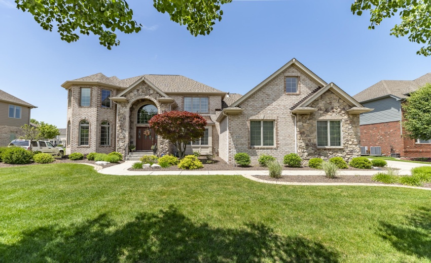 930 Stonebridge Dr-1
