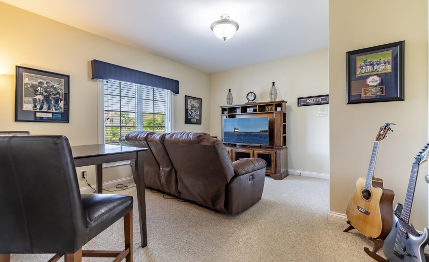 930 Stonebridge Dr-48