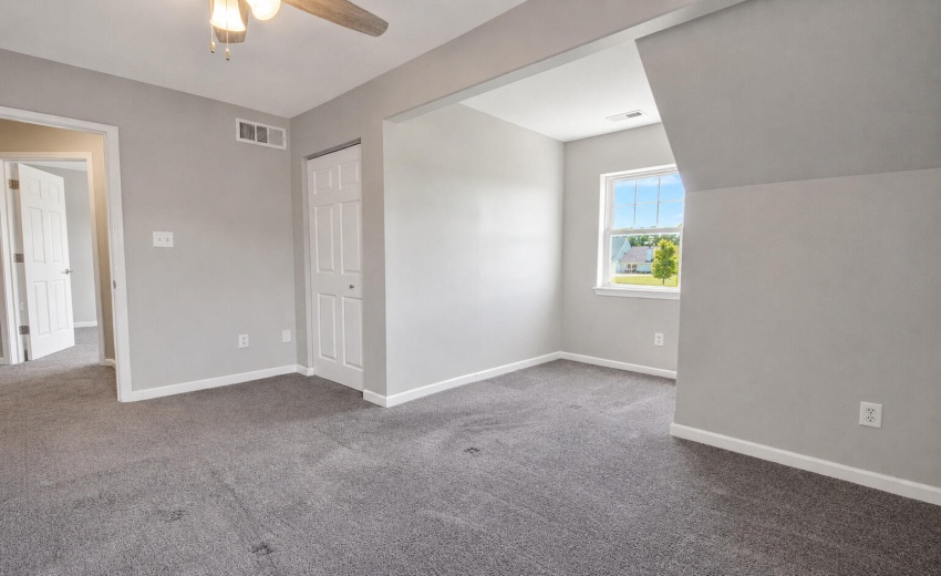 3rd Bedroom - closet view