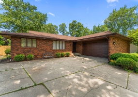 236 Grace Court, Crown Point, Indiana, 3 Bedrooms Bedrooms, 8 Rooms Rooms,3 BathroomsBathrooms,Residential,For Sale,Grace,NRA841226