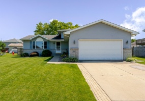 183 128th Avenue, Crown Point, Indiana, 4 Bedrooms Bedrooms, 8 Rooms Rooms,2 BathroomsBathrooms,Residential,For Sale,128th,NRA841229