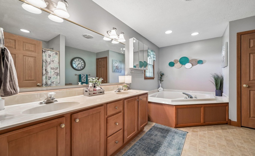 22-web-or-mls-W Private Road 625 N-S2406