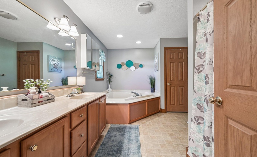 21-web-or-mls-W Private Road 625 N-S2406