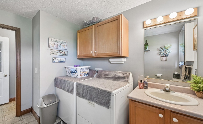 25-web-or-mls-W Private Road 625 N-S2406