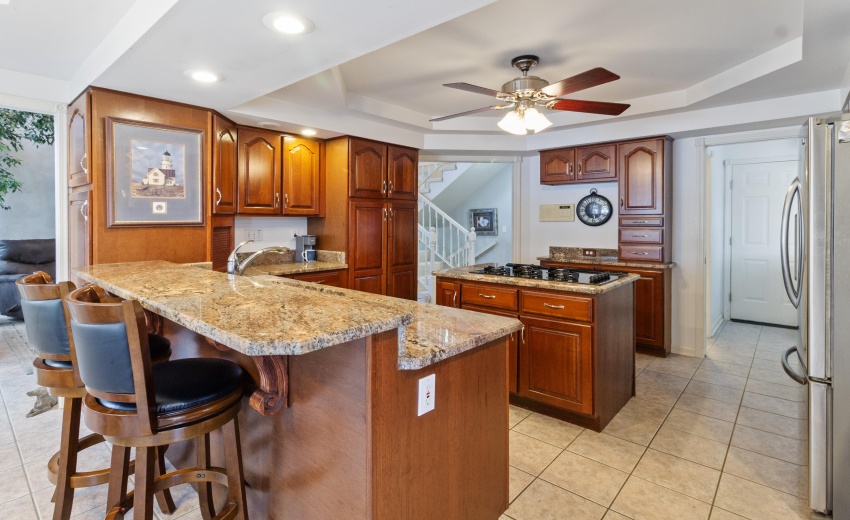 Cooktop with built in Range Hood