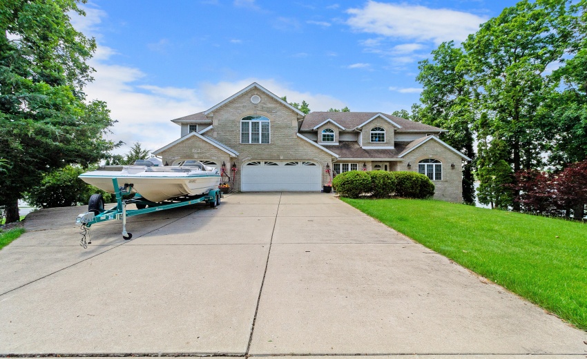 Gorgeous Custom Home On Lake Holiday