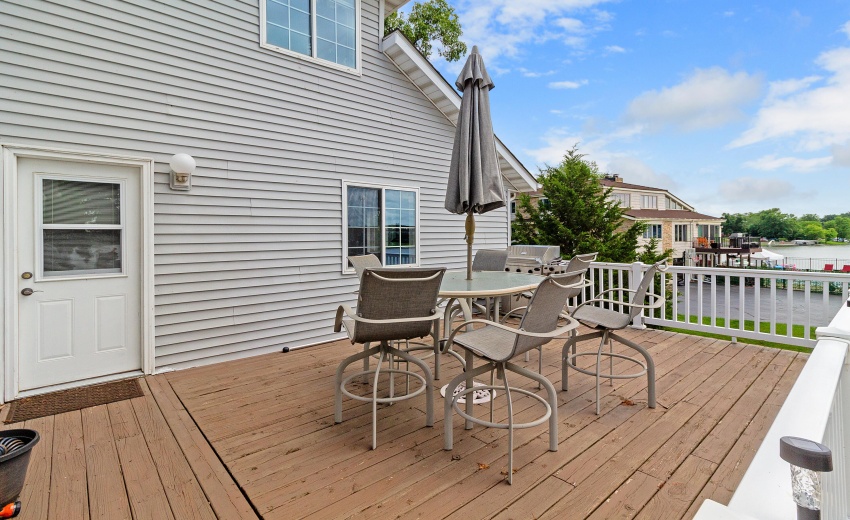 Large deck for entertianing