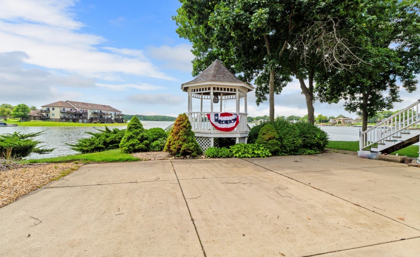 Gazebo Lake View