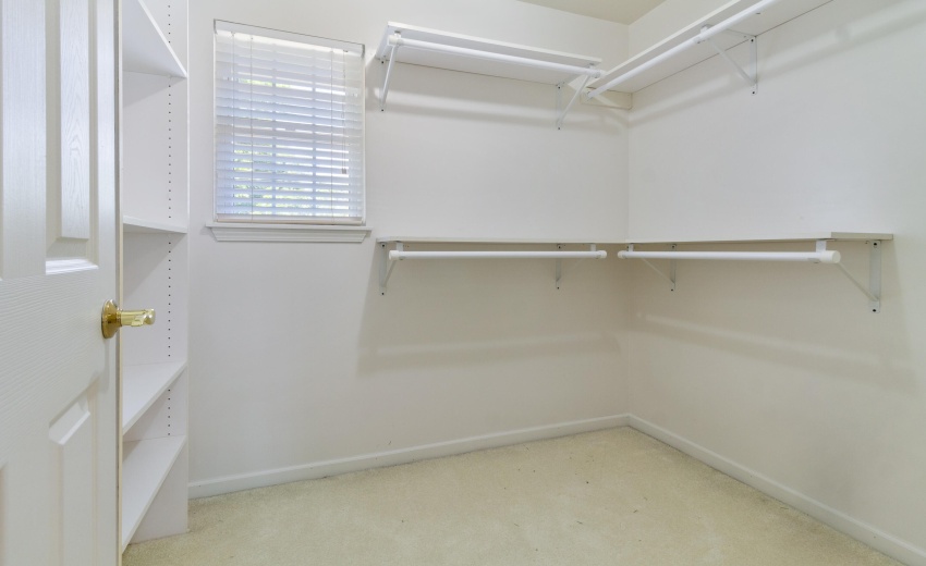 Upper Loft Hall Walk In Closet