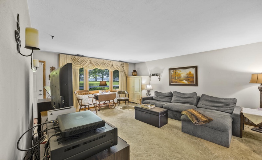 1 N Wabash Living Room FU4A1972-X2