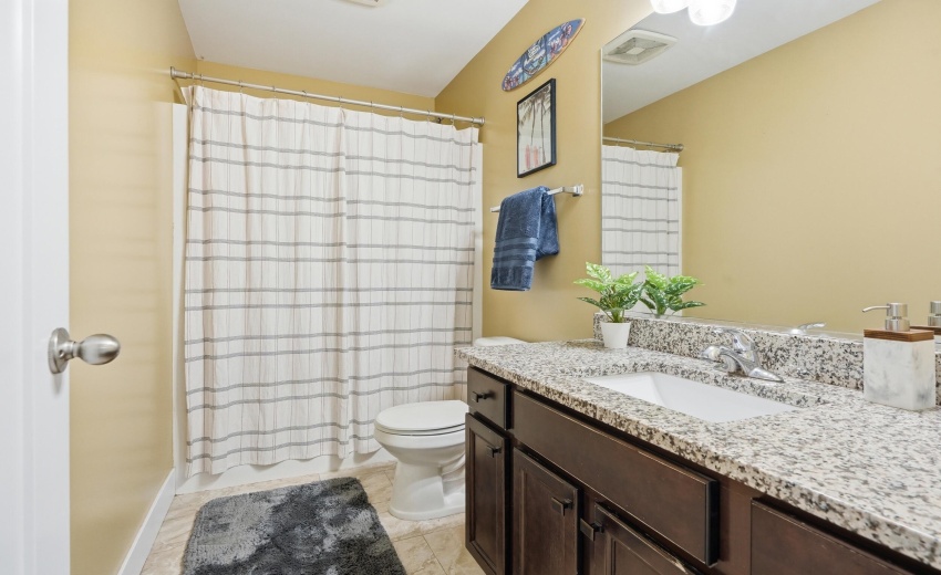 Upstairs full bath