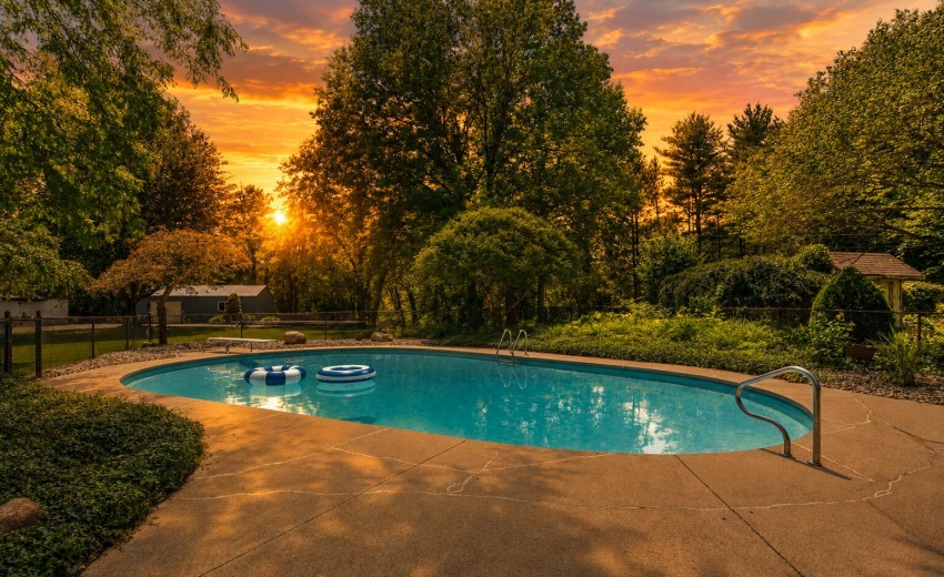 Pool Twilight