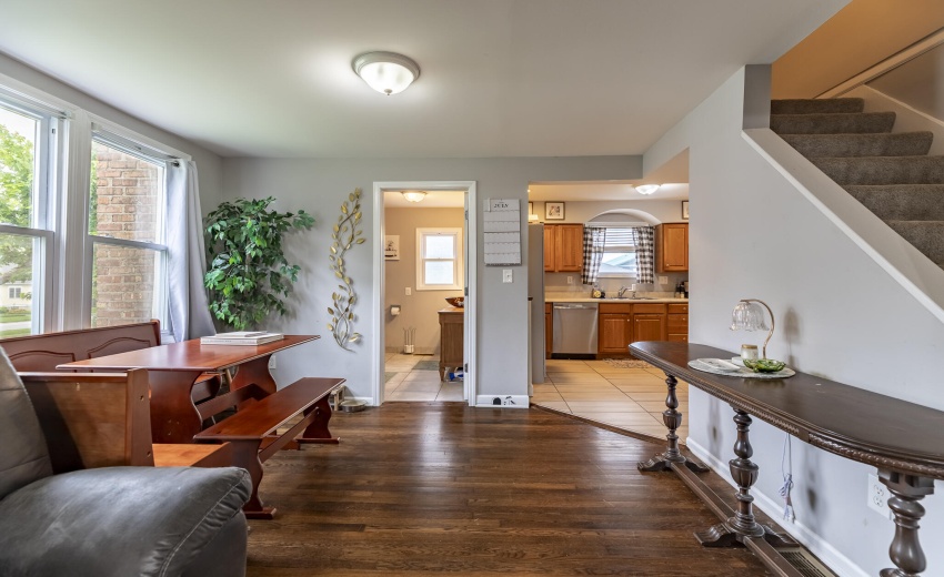 308 E Porter St-17