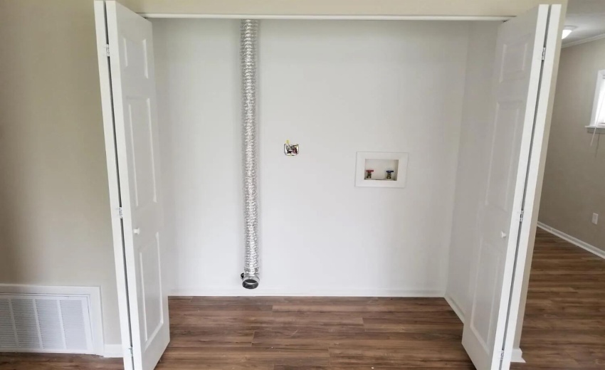 8.Washer dryer hookup