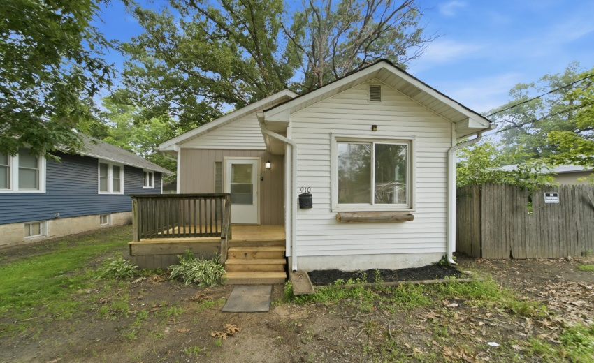 910 E. 6th Street, Hobart