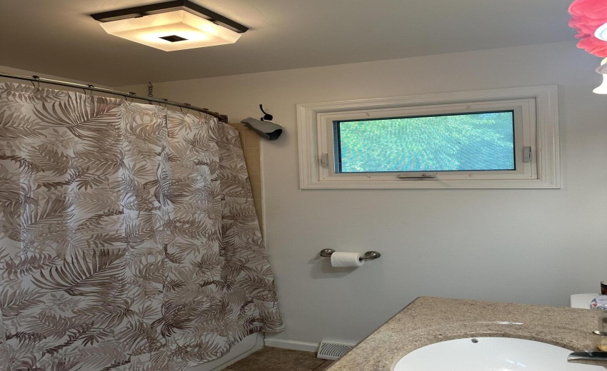 Full bath 74th