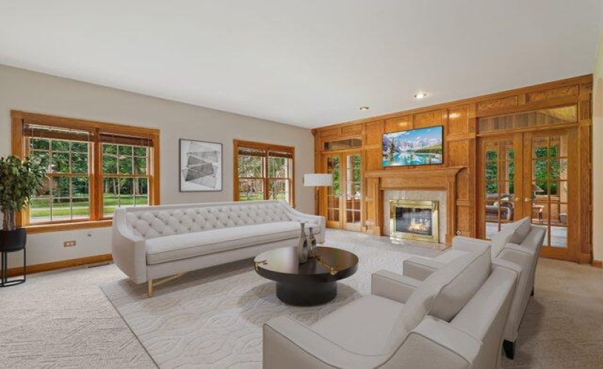 06-TRADITIONAL_FAMILY_ROOM_002