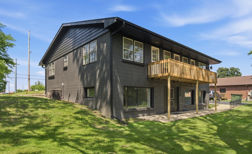 7553E37thAveHobart-BASE_004