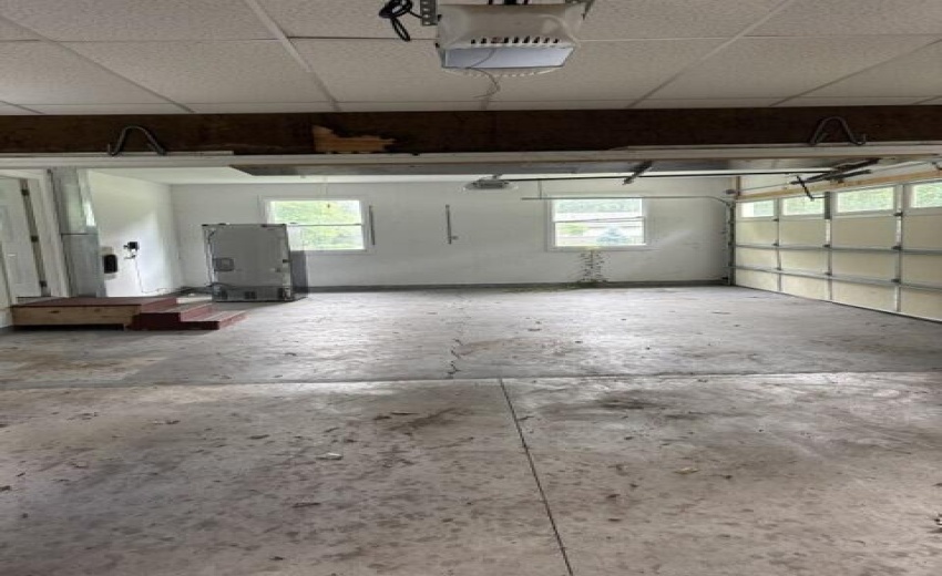 Interior garage B