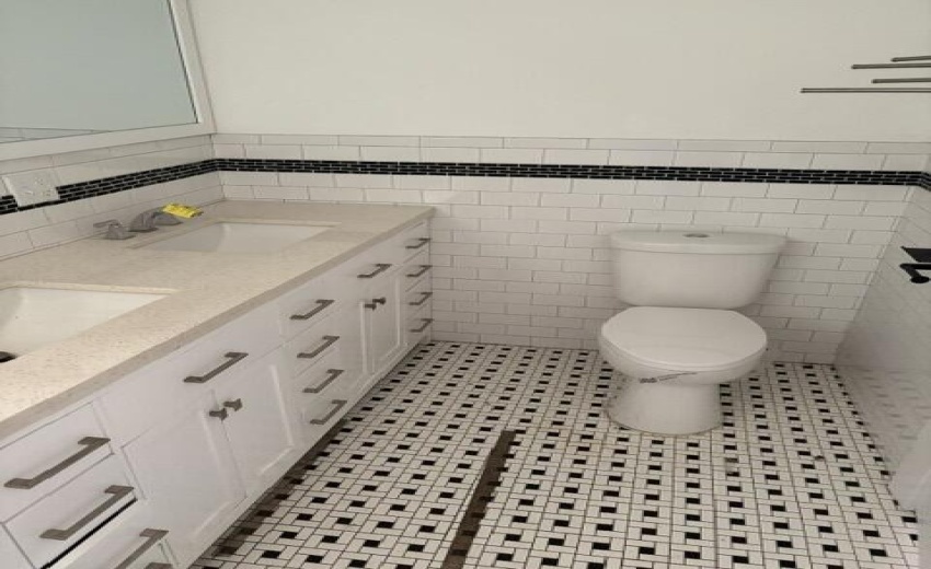 primary bed bathroom