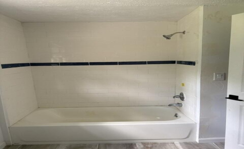 upper bathtub shower