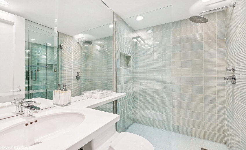 45_126W625N_2064_BathoffMediaRoom_HiRes