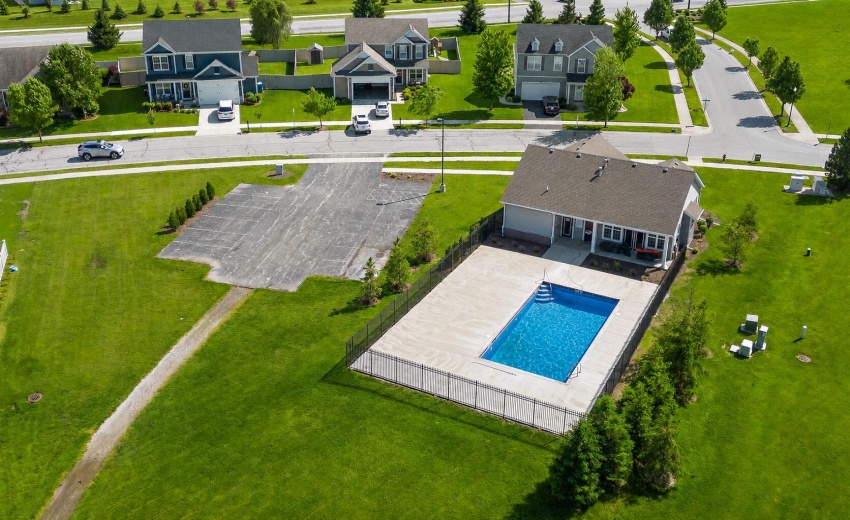 54-web-or-mls-Clubhouse Pool
