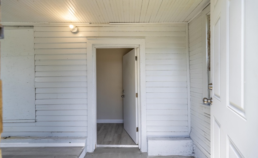 2604 Schrage Ave-5