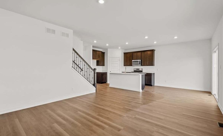10515BlaineStInt-25