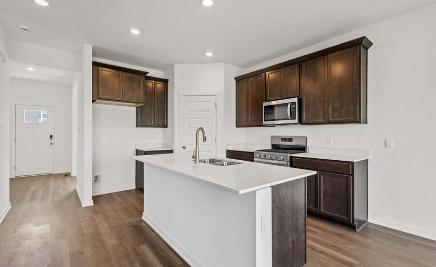 10515BlaineStInt-27