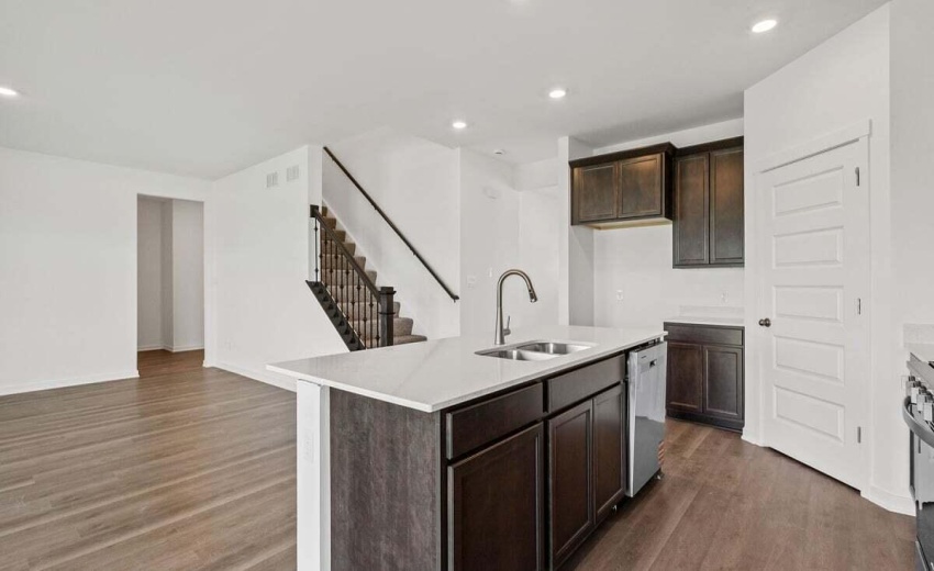 10515BlaineStInt-29