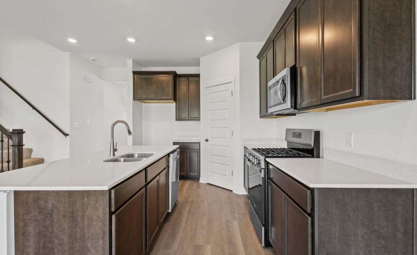 10515BlaineStInt-30
