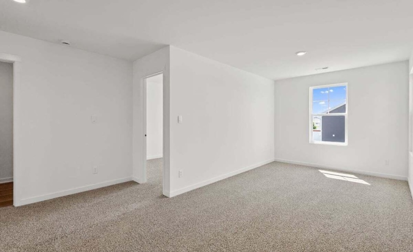 10515BlaineStInt-12