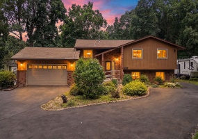 1089 200, Chesterton, Indiana, 4 Bedrooms Bedrooms, 9 Rooms Rooms,4 BathroomsBathrooms,Residential,For Sale,200,NRA841929