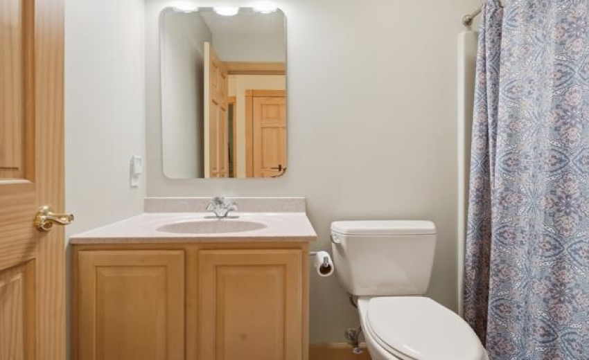 15465 hall bath