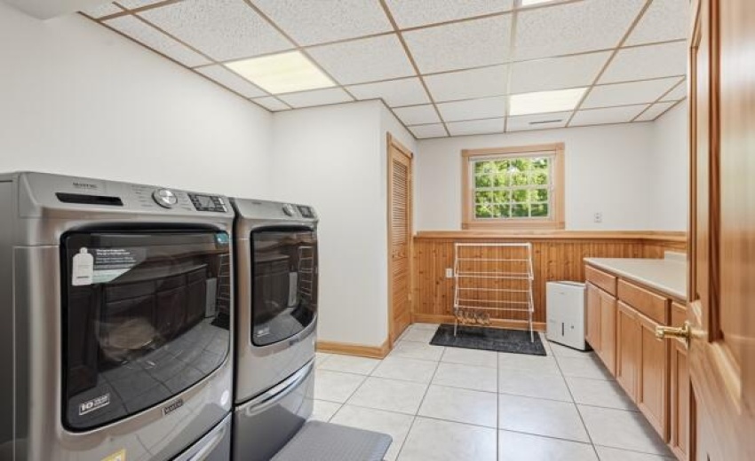 15465 laundry room