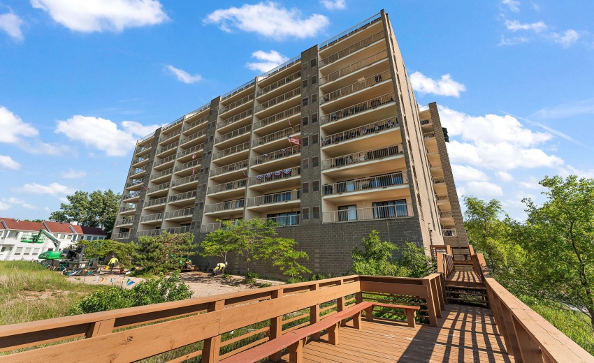 100 Lakeshore Dr.