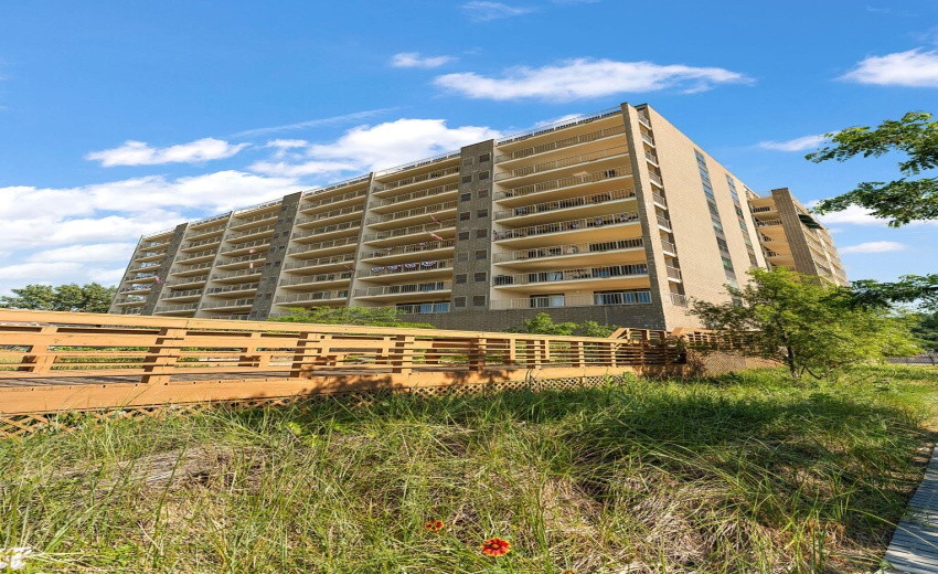 100 Lakeshore Dr.