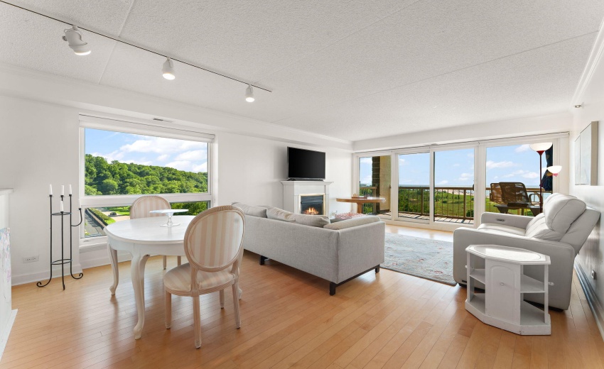 100 Lakeshore Dr.
