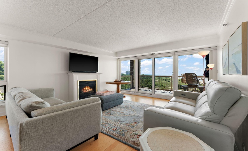 100 Lakeshore Dr.